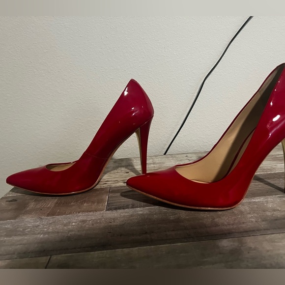 Marciano Red and Gold Heels Size 38 - Picture 3 of 6